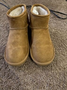 Arizona Jean Company Women's Chestnut Suede Ankle Booties